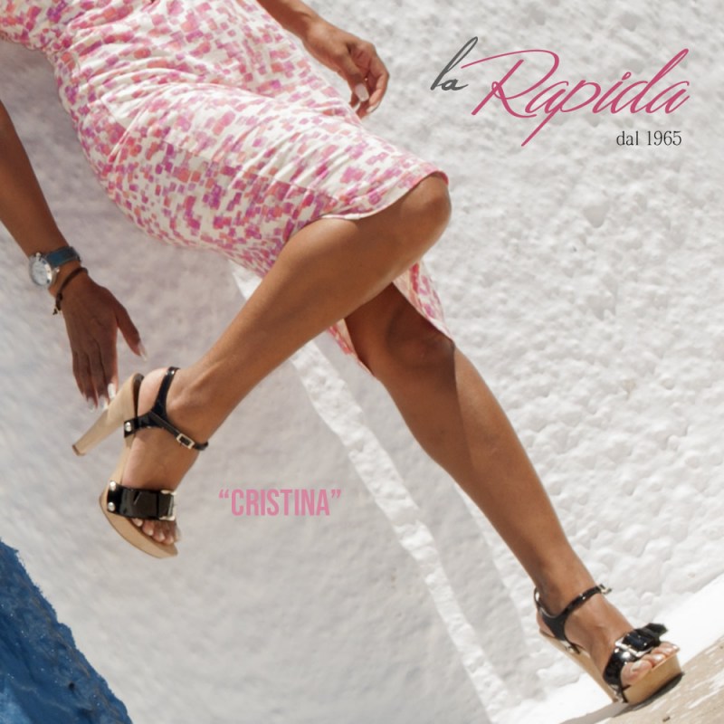 Sandali con Tacco Indossato da Modella Collezione estate 2024