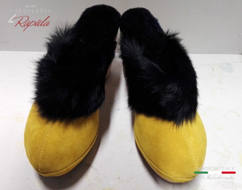 ► Sabot gialli con pelliccia in foca nera | Zoccoli Invernali 2019 | LA RAPIDA