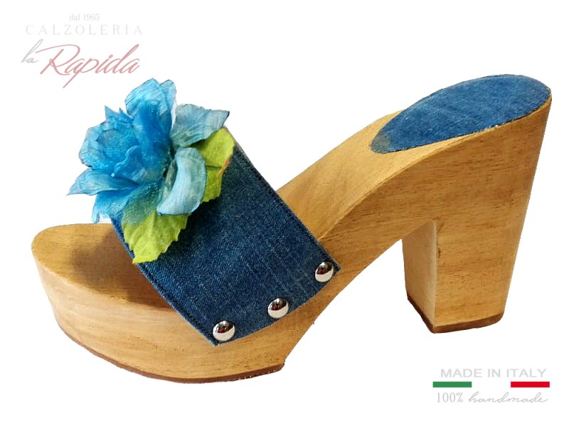 Zoccoli donna con fiore blue moda estate 2024 | LA RAPIDA
